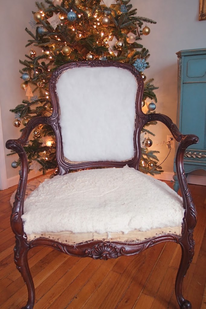 Французский стул со снятой тканью